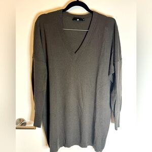 Jarbo olive green v-neck mid length wool and cashmere sweater size 42
